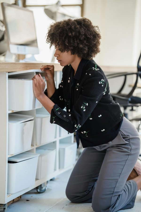 Choisir le bon caisson de rangement pour optimiser votre bureau